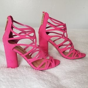 Breckelie's Hot Pink Heels